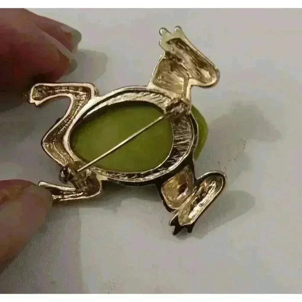 Adorable Green Gold-tone Frog Pin Brooch W‎ Rhinestones 1.5” Red Eyes